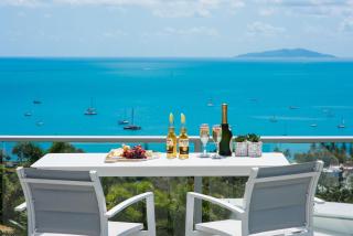 What a View - 2 Bedroom Apartment - Airlie Beach - 6