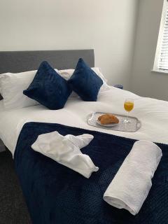 HU-Thirteen Apt One - Sleeps 4 - 6