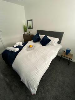 HU-Thirteen Apt One - Sleeps 4 - 4