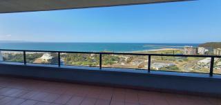 Accommodation Front - Elegant 4 Sleeper with Unbeatable Views - Durban - 3