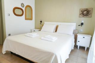Delfini Villa, beachfront 2-bdrm maisonette - Possidi - 2