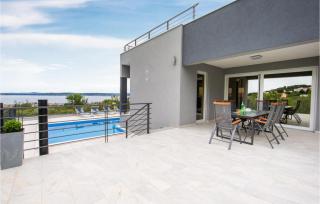 Nice Home In Kastel Kambelovac - 8