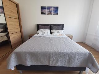 The Location Central Town Apartament - 9