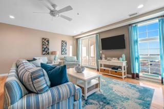 The Sanctuary - Blue Suede Views Penthouse 425B - 9