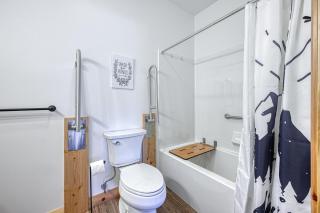 Curb-Free Chalet - McHenry - 4