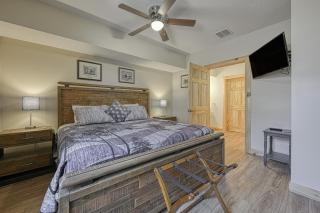 Curb-Free Chalet - 1