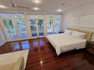 Willow Garden Stays Cairns - Beachfront 4 Bedroom Luxury Holiday Home - 1