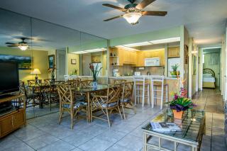 2BR Garden-Level Lanai Overlooks Koi Ponds - 5