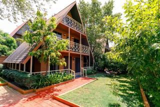 StayVista at Wooden House with Jacuzzi - Wada - 0