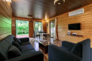 StayVista at Wooden House with Jacuzzi - Wada - 3