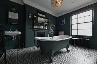 Opulent Georgian townhouse overlooking Spencer Square - 9