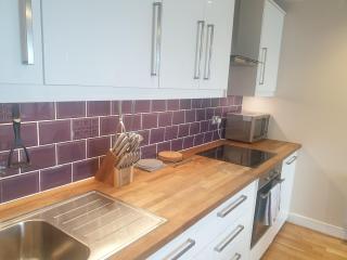 Amazing 2 Bed 2 Bath Apartment City Centre Free Secure Parking - 8