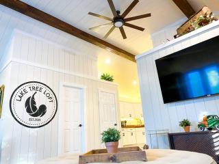 Lake Tree Loft mins from the Beach-Barn Style Chic - Vero Beach - 1
