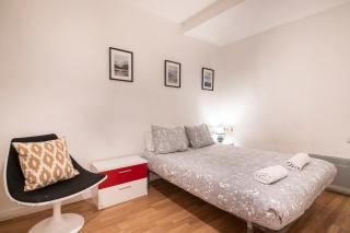 Spacious Central Old Town Apartment - 2