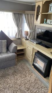 L&g caravan hire 4 BERTH CORAL BEACH GEN FAMILYS ONLY AND LEAD PERSON MUST BE OVER 30 - 1