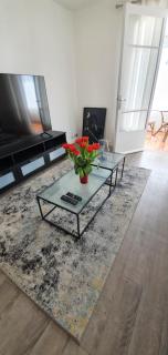 Appartement entier au dessus de villa, climatisation réversible poêle à bois tres chaleureux , wi fi parking privée gratuit situation 500 m, plage et centre ville - 7