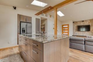 Luxury on the Lake - Lake Oswego - 2