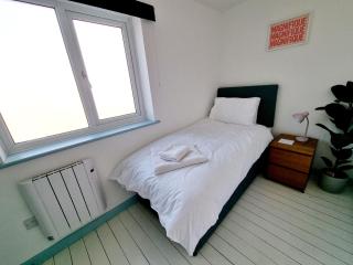 Visit Seaford Apartment - 4 Bedrooms - Seaford - 5