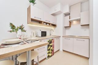Apartment Krakowska 39 with AC & PARKING & LOGGIA Wrocław by Noclegi Renters - Breslavia - 3