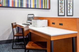 Holiday Inn Express Hotel & Suites Fort Wayne by IHG - 1