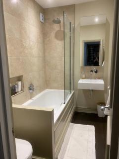 Comfortable 2 Bedroom Apartment in Lavish Holland Park with Balcony - Londra - 1