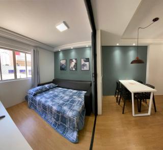 101- Lindo Apartamento Amplo e decorado, 2 quartos, sala, cozinha completa, mobiliario moderno, lavanderia , Excelente localização no bairro Bigorrilho - Curitiba - 0