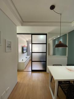 101- Lindo Apartamento Amplo e decorado, 2 quartos, sala, cozinha completa, mobiliario moderno, lavanderia , Excelente localização no bairro Bigorrilho - Curitiba - 2