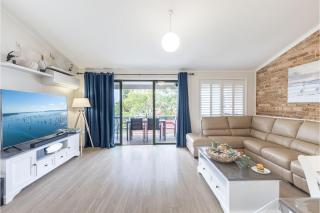 Coastal Paradise at Fore Dek 3, 17 Soldiers Point Road - water views, linen, Wi-Fi, Air Con - Soldiers Point - 8