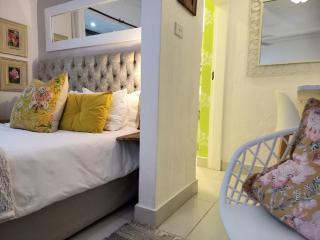 Royal Palm Suite, Villa Roc Guesthouse, Salt Rock Ballito, Solar Power - Salt Rock - 9