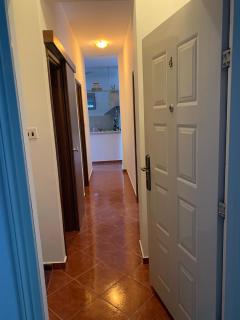 Apartment with swimmingpool, seaview and large terrace, 1st floor, min 2 persons - Dobrota - 5