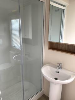 Lovely 4 berth caravan on 7 Lakes Country Park at Crowle North Lincolshire - Crowle - 9