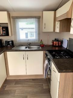Lovely 4 berth caravan on 7 Lakes Country Park at Crowle North Lincolshire - Crowle - 4