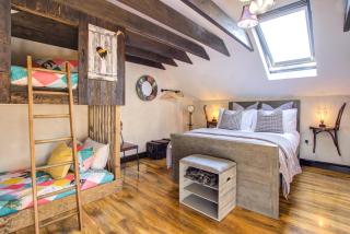 Unique Cottage The Old Stables Pembrokeshire Sleeps 8 - Welsh Tourist Board Award 5 Stars - Pembroke - 9