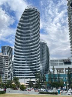 4 Bedroom Huge Sub Penthouse Oracle Level 31 Magnif VIEWS 260m2 Family Skyhome Sleeps 8 Adults and 2 Children, Sofa Bed Portacot, High Chair Central to Everything Resort Skyhome 5 STAR Luxury - 0