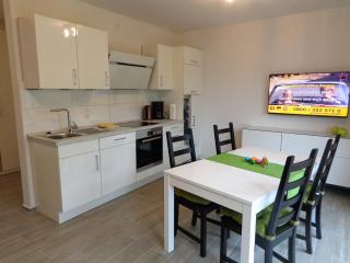 Ostfrieslands Perle Ferienwohnung an der Nordseeküste, Sauna, Terrasse, Garten, ruhige Lage, WLAN - Norden - 9