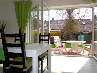 Ostfrieslands Perle Ferienwohnung an der Nordseeküste, Sauna, Terrasse, Garten, ruhige Lage, WLAN - Norden - 3