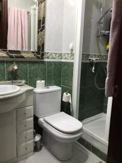 Amezola 2- Habitación con baño exterior de uso privado en casa compartida - Bilbao - 3