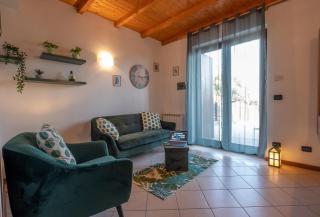 Happy Guest Apartments - Lake & Green Oasis - Riva di Solto - 3