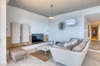 Superb Seafront Family Apartment - 5