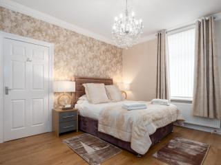 Sunderland Self Catering 2 - Violet Cottage Free Parking - 3