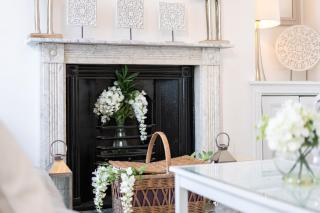 Gloucester Place Townhouse with Hot Tub! - 2