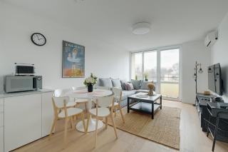 Luxurious 3BR APT Center - 8