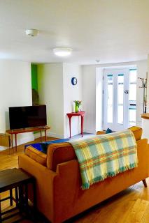 “Dragons Den” Centrally located Modern Apartment - 5