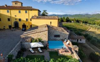 Elegant Villa wing of Castello di Cacchiano by VacaVilla - 8