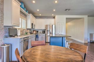 Spacious Phoenix Retreat with Patio Pets Welcome! - Phoenix - 1