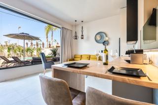 Pathos SeaSide Suites - 3