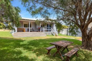 Retro Family Favourite with Wifi - Harry's Place - Gracetown - 0