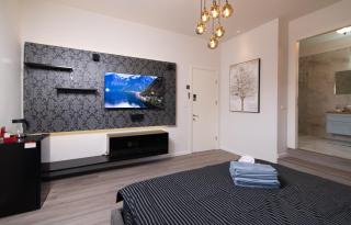 King's bed - Stay Royal and Stylish Bahai's Garden - 4