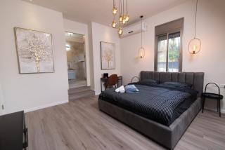 King's bed - Stay Royal and Stylish Bahai's Garden - 0