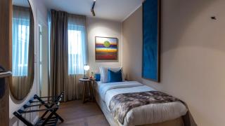 Delphi Hotel & Restaurant - 1